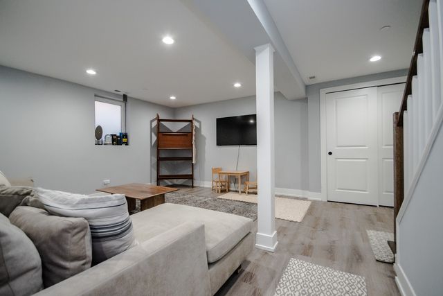 6630 N Trumbull Avenue, Lincolnwood, IL 60712