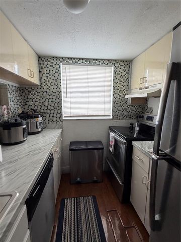 9390 W Flagler St 225C, Miami, FL 33174