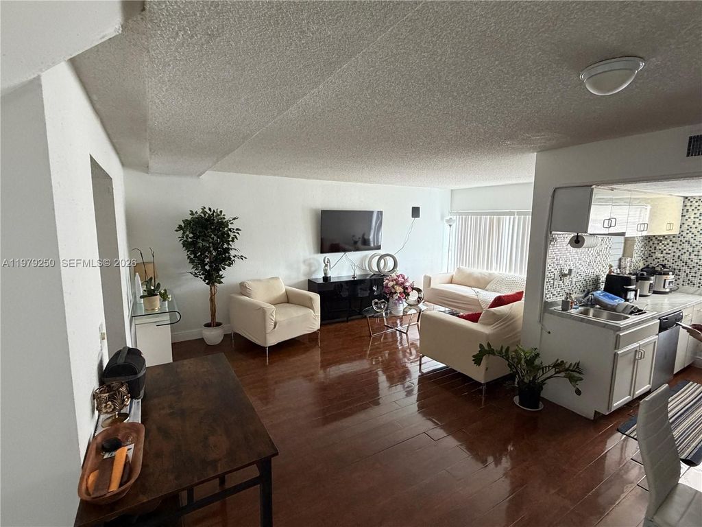 9390 W Flagler St 225C, Miami, FL 33174