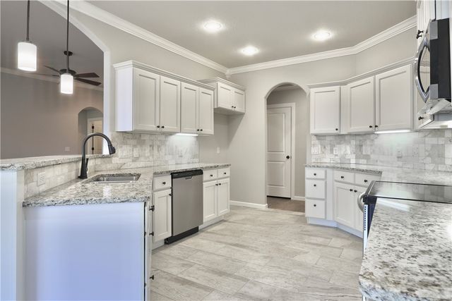 2500 Bridlecreek Road, Siloam Springs, AR 72761