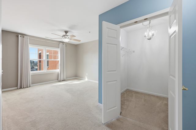 14 S Prospect Street 402, Roselle, IL 60172