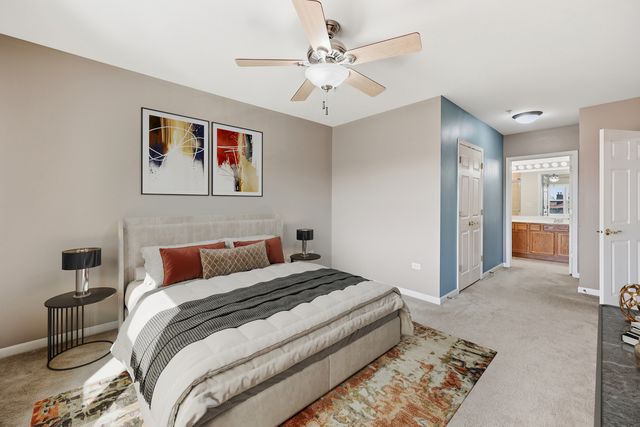 14 S Prospect Street 402, Roselle, IL 60172