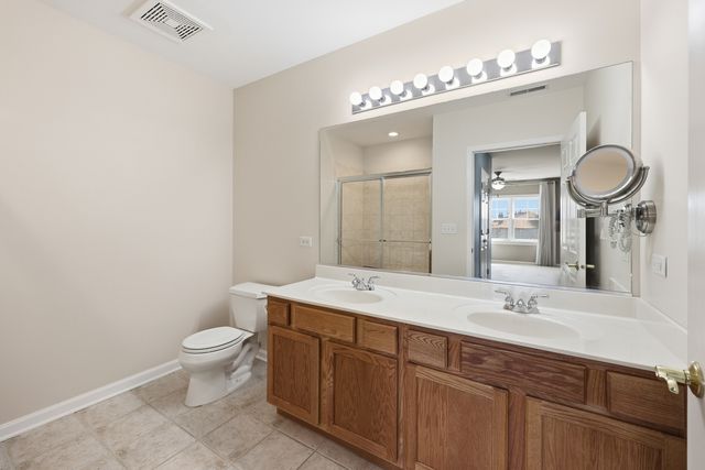 14 S Prospect Street 402, Roselle, IL 60172