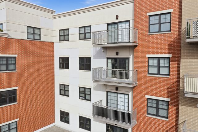 14 S Prospect Street 402, Roselle, IL 60172