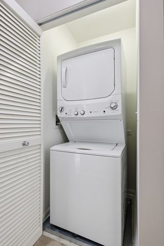 14 S Prospect Street 402, Roselle, IL 60172