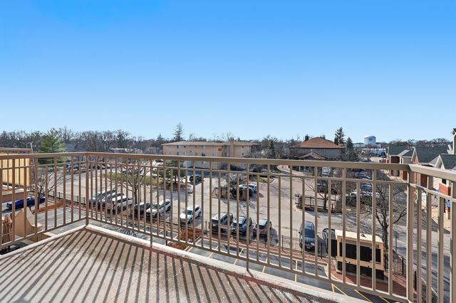 14 S Prospect Street 402, Roselle, IL 60172