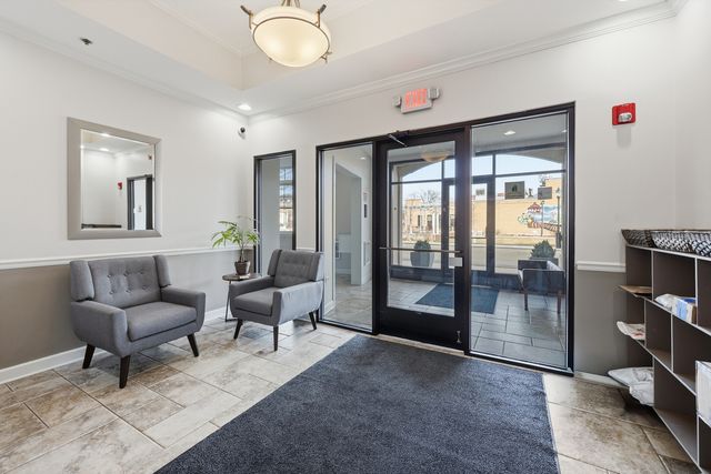 14 S Prospect Street 402, Roselle, IL 60172