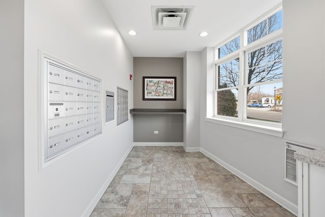 14 S Prospect Street 402, Roselle, IL 60172