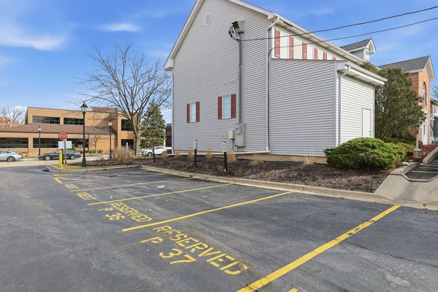 14 S Prospect Street 402, Roselle, IL 60172