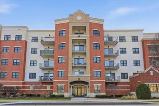 14 S Prospect Street 402, Roselle, IL 60172