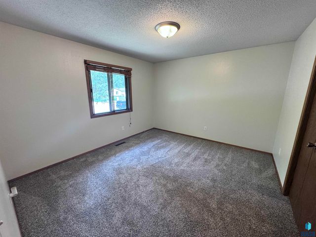 4221 S Southeastern Ave, Sioux Falls, SD 57103