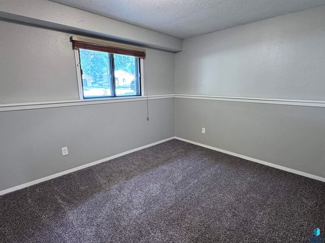 4221 S Southeastern Ave, Sioux Falls, SD 57103