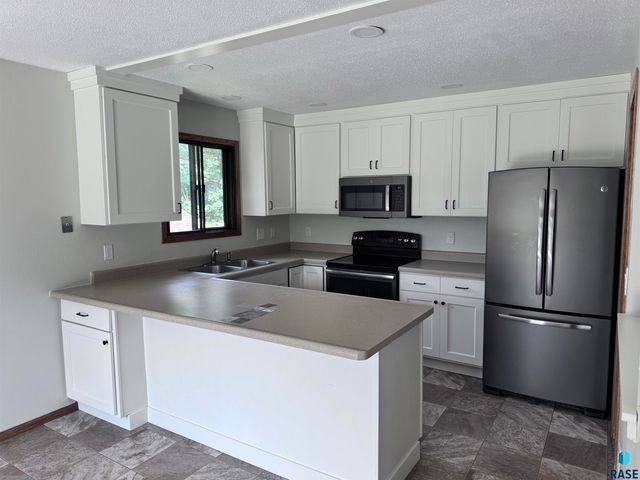 4221 S Southeastern Ave, Sioux Falls, SD 57103