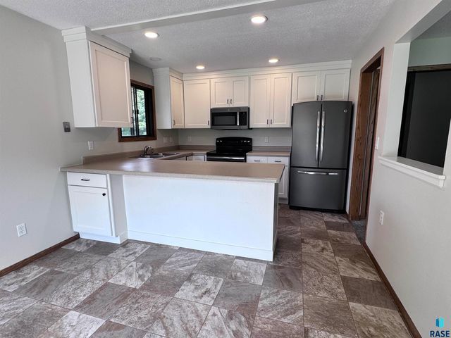 4221 S Southeastern Ave, Sioux Falls, SD 57103