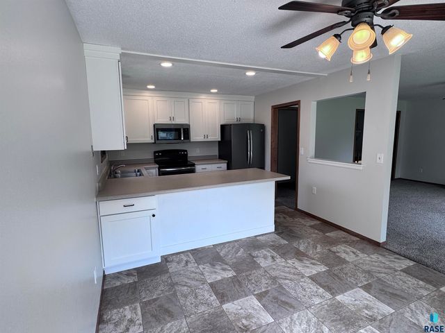4221 S Southeastern Ave, Sioux Falls, SD 57103