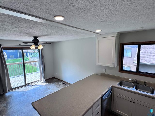 4221 S Southeastern Ave, Sioux Falls, SD 57103