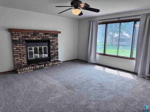 4221 S Southeastern Ave, Sioux Falls, SD 57103