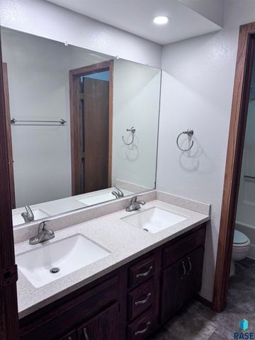 4221 S Southeastern Ave, Sioux Falls, SD 57103