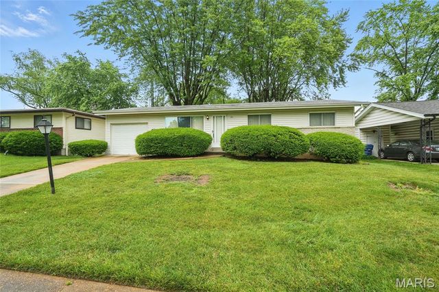 30 Reckamp Drive, Florissant, MO 63033
