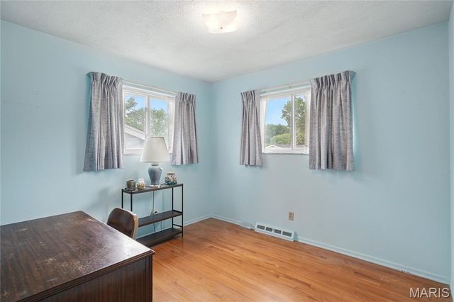 30 Reckamp Drive, Florissant, MO 63033