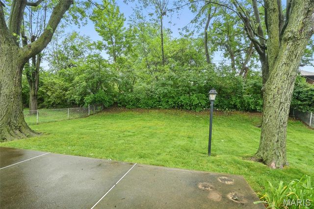 30 Reckamp Drive, Florissant, MO 63033