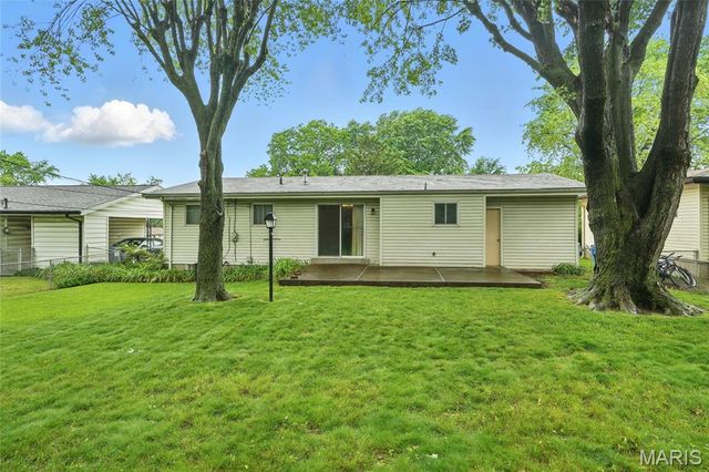 30 Reckamp Drive, Florissant, MO 63033