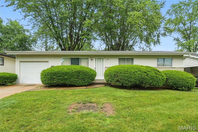 30 Reckamp Drive, Florissant, MO 63033