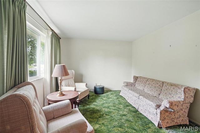 30 Reckamp Drive, Florissant, MO 63033