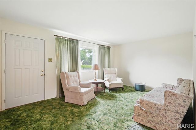 30 Reckamp Drive, Florissant, MO 63033