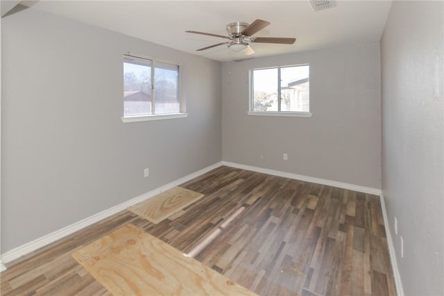 1023 Southcliff Dr, Portland, TX 78374