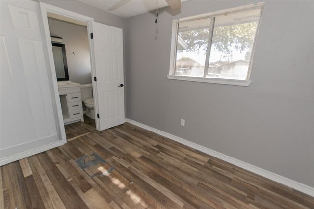 1023 Southcliff Dr, Portland, TX 78374