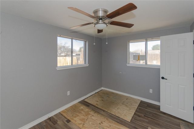 1023 Southcliff Dr, Portland, TX 78374