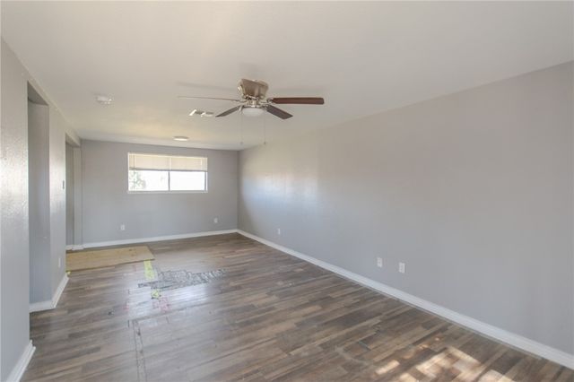 1023 Southcliff Dr, Portland, TX 78374