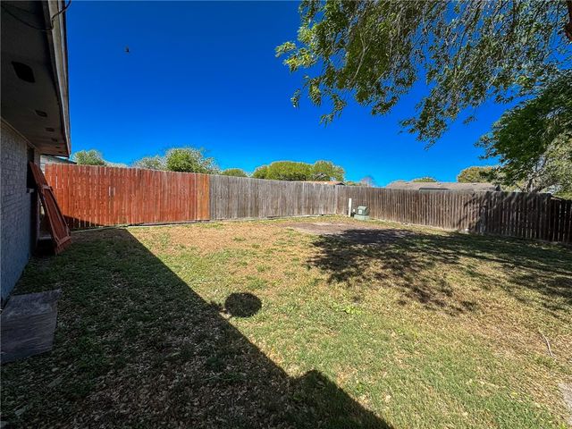 1023 Southcliff Dr, Portland, TX 78374