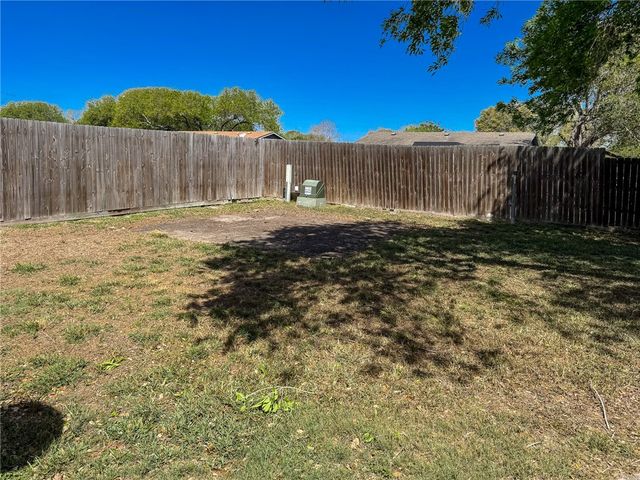 1023 Southcliff Dr, Portland, TX 78374