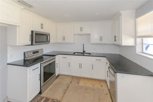 1023 Southcliff Dr, Portland, TX 78374