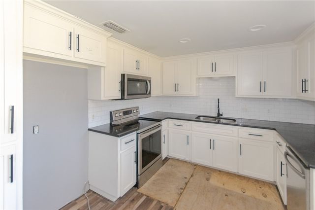 1023 Southcliff Dr, Portland, TX 78374