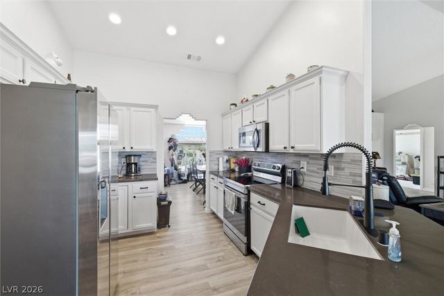 2100 Iroquois Avenue, Pahrump, NV 89048