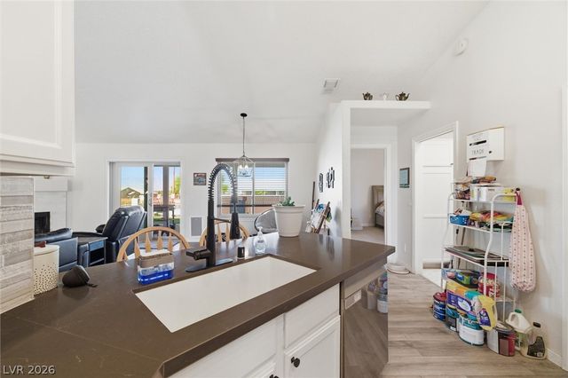 2100 Iroquois Avenue, Pahrump, NV 89048