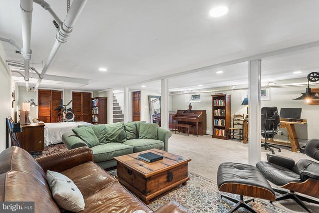105 LANING AVE, Pennington, NJ 08534