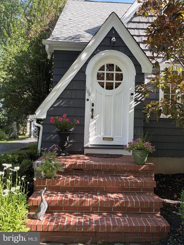 105 LANING AVE, Pennington, NJ 08534