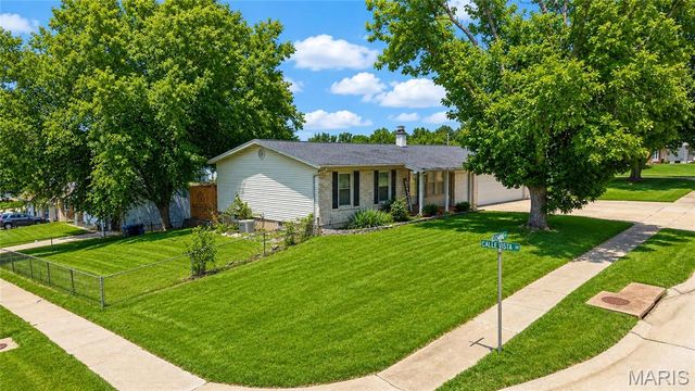 1496 El Camino Drive, Florissant, MO 63031