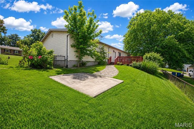 1496 El Camino Drive, Florissant, MO 63031