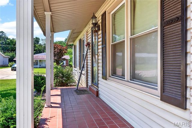 1496 El Camino Drive, Florissant, MO 63031
