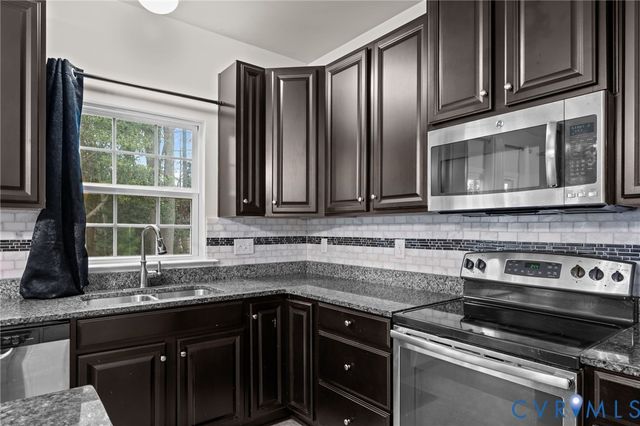 1724 Camerons Landing Blvd, Hopewell, VA 23860