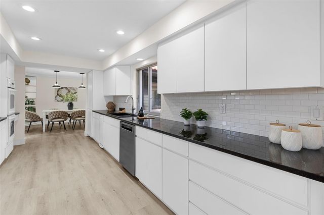 1868 RIVIERA CIRCLE, Sarasota, FL 34232