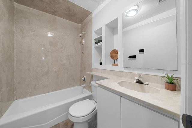 1868 RIVIERA CIRCLE, Sarasota, FL 34232