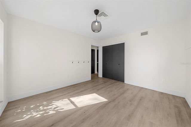 1868 RIVIERA CIRCLE, Sarasota, FL 34232