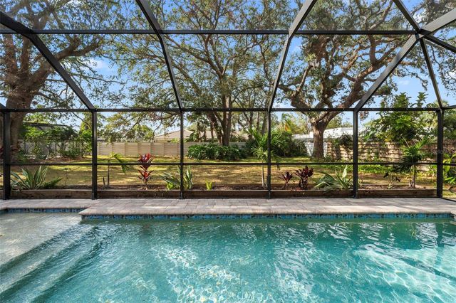 1868 RIVIERA CIRCLE, Sarasota, FL 34232