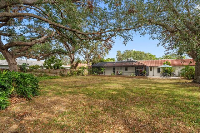 1868 RIVIERA CIRCLE, Sarasota, FL 34232